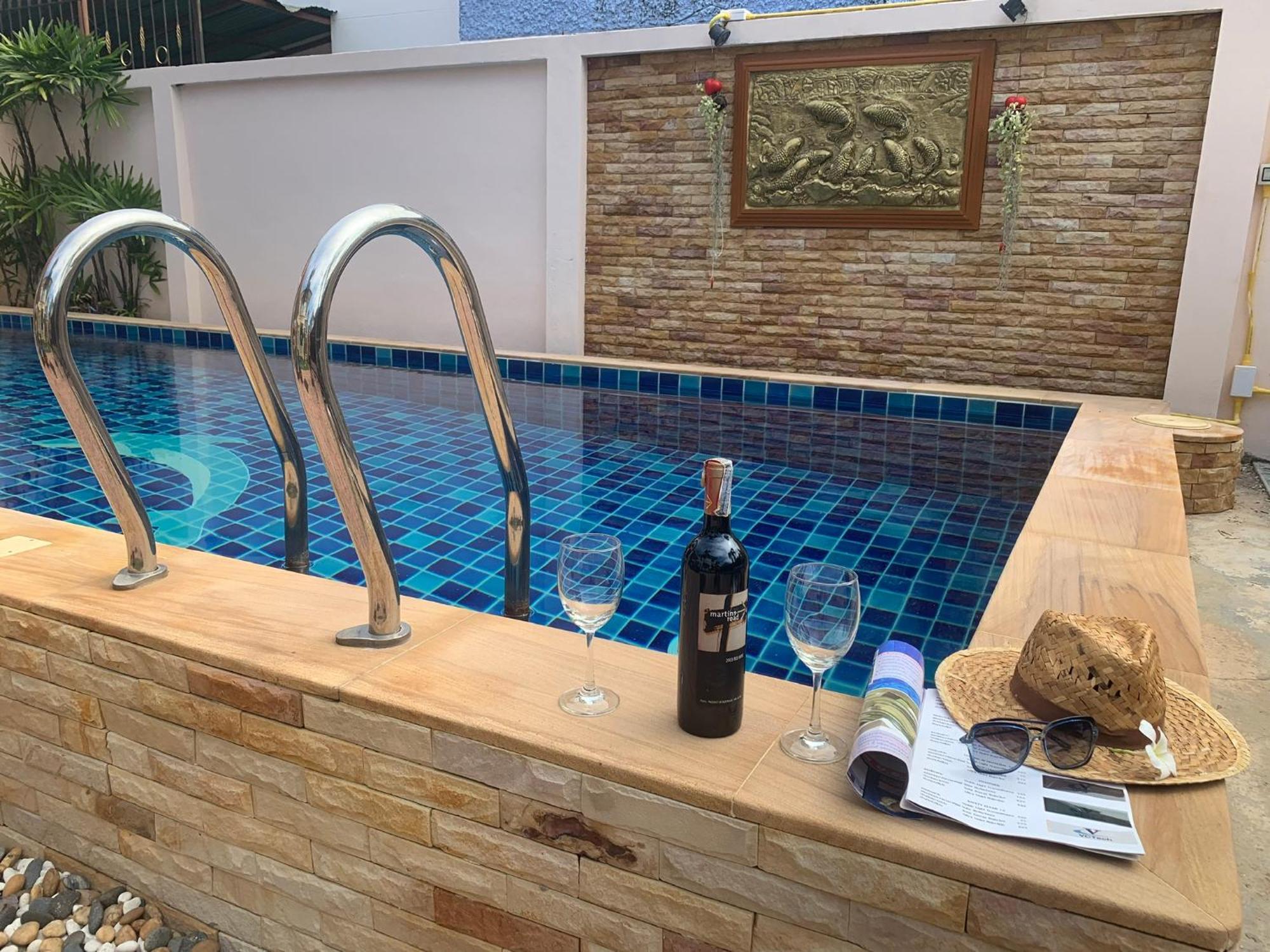 Yoch Pool